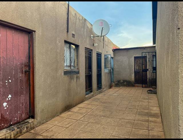 2 BEDROOM HOUSE FOR SALE IN A P KHUMALO